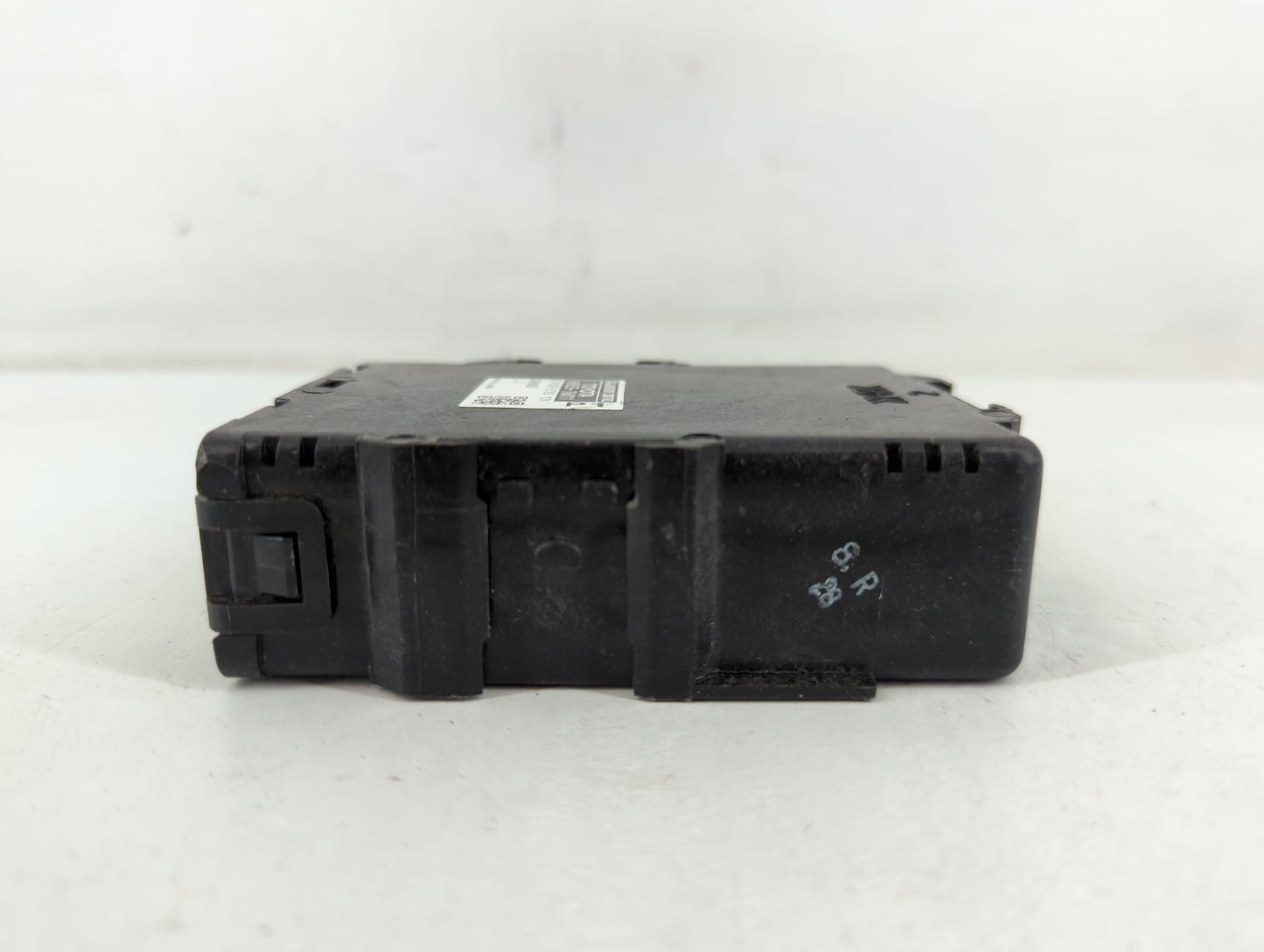 2014-2015 Toyota Prius Chassis Control Module Ccm Bcm Body Control - Oemusedautoparts1.com