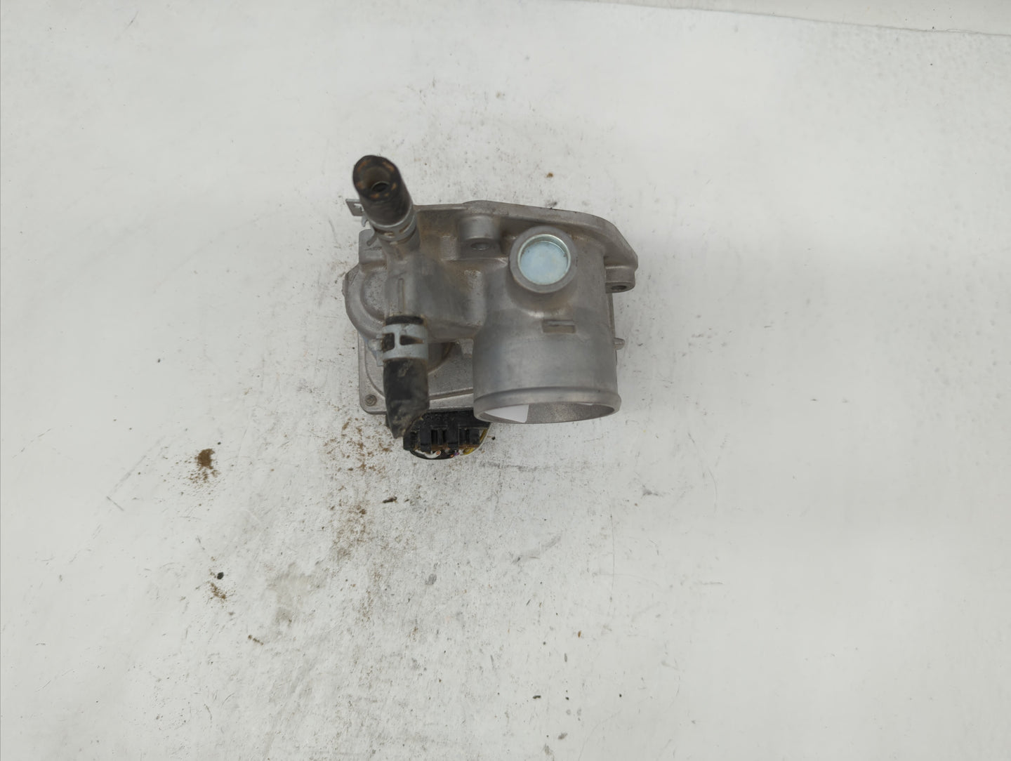 2012-2019 Toyota Prius C Throttle Body P/N:22030-47040 Fits Fits 2012 2013 2014 2015 2016 2017 2018 2019 OEM Used Auto Parts
