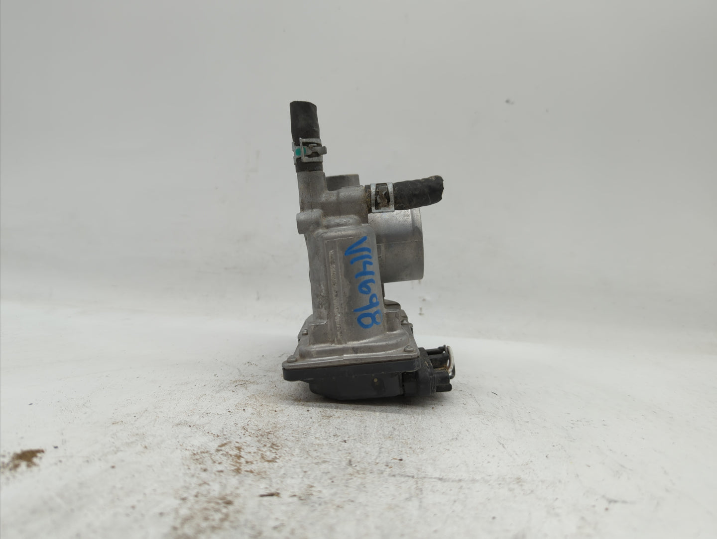 2012-2019 Toyota Prius C Throttle Body P/N:22030-47040 Fits Fits 2012 2013 2014 2015 2016 2017 2018 2019 OEM Used Auto Parts