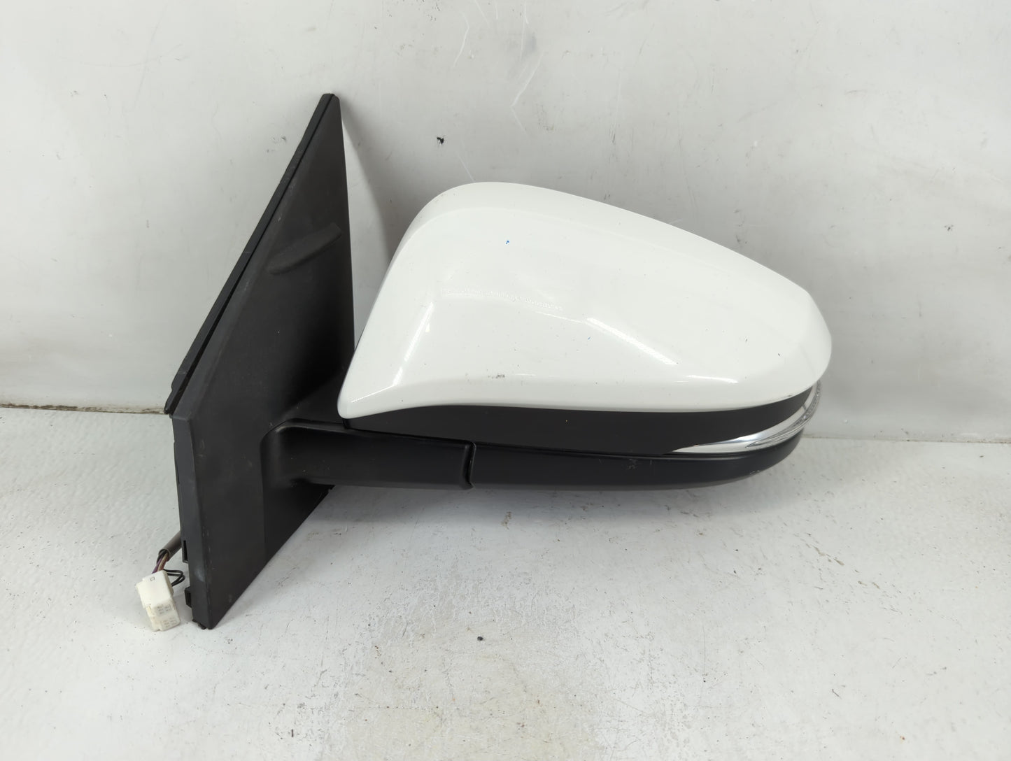 2015 Toyota Rav4 Side Mirror Replacement Driver Left View Door Mirror P/N:E4023929 G140 Fits OEM Used Auto Parts - Oemusedau