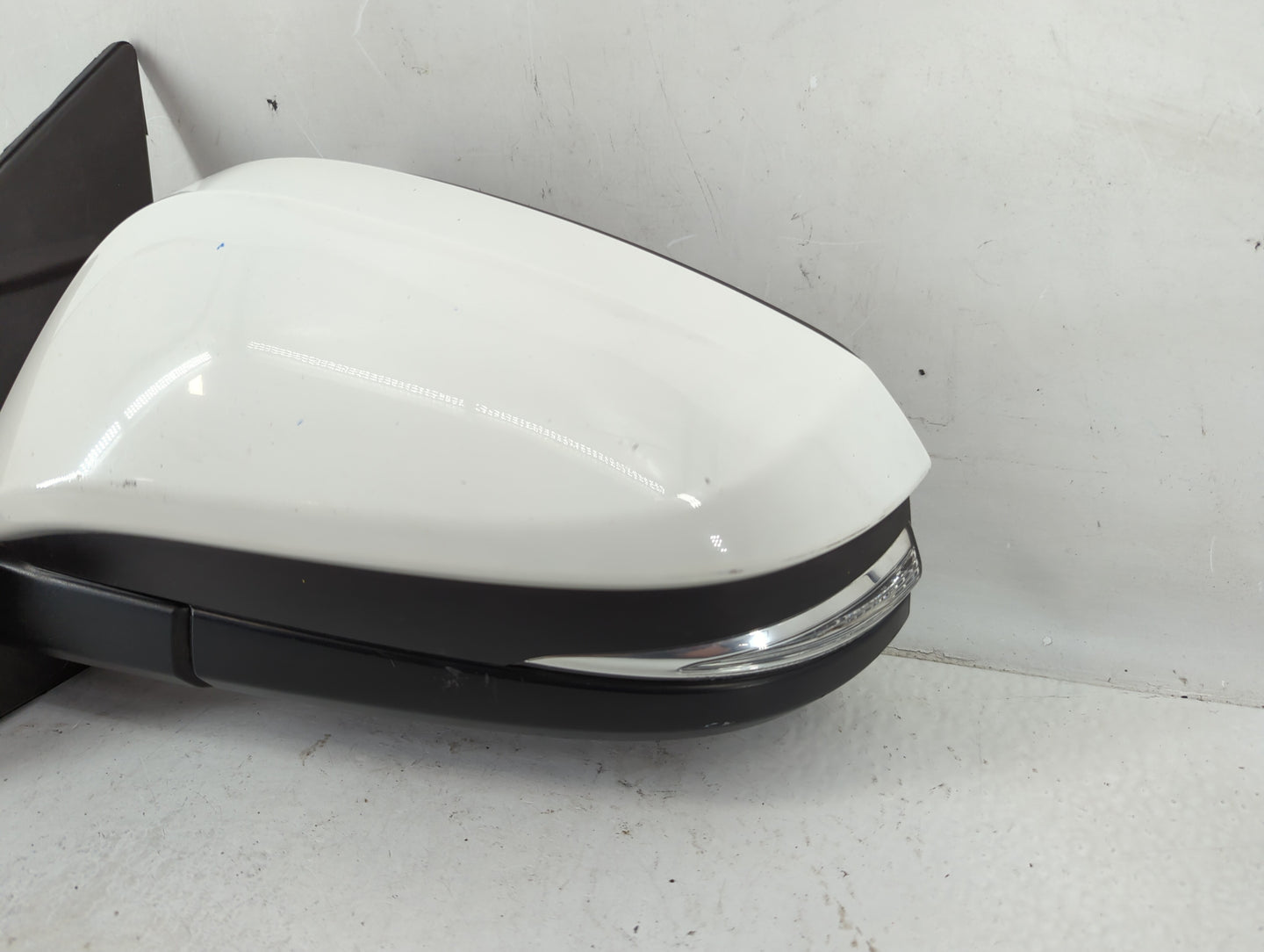 2015 Toyota Rav4 Side Mirror Replacement Driver Left View Door Mirror P/N:E4023929 G140 Fits OEM Used Auto Parts - Oemusedau