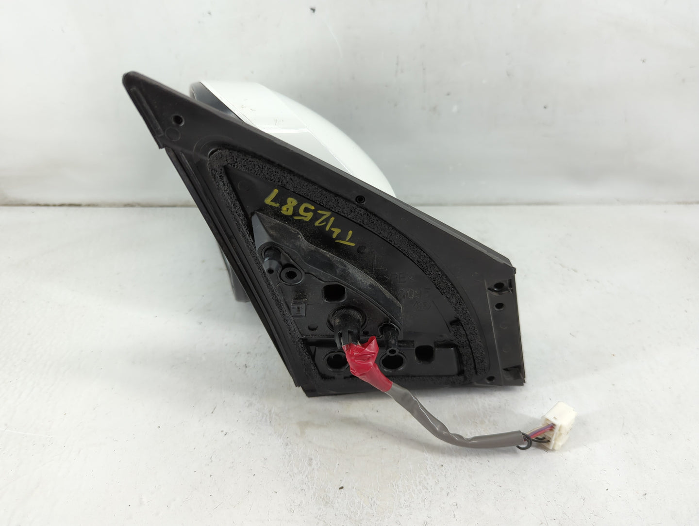 2015 Toyota Rav4 Side Mirror Replacement Driver Left View Door Mirror P/N:E4023929 G140 Fits OEM Used Auto Parts - Oemusedau