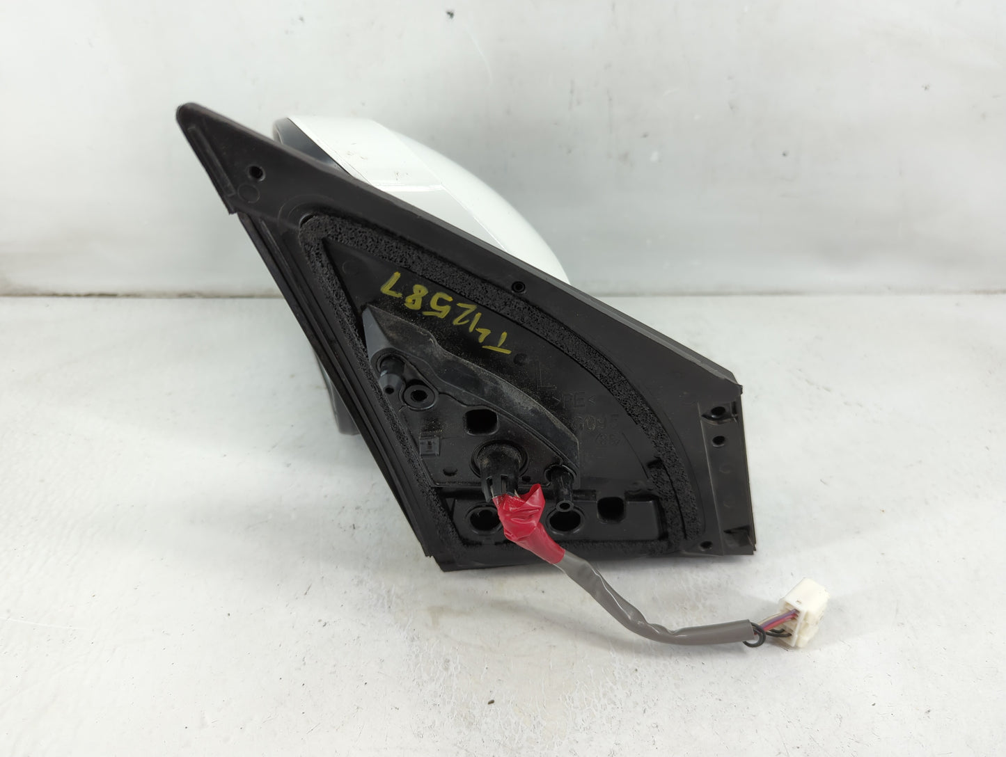 2015 Toyota Rav4 Side Mirror Replacement Driver Left View Door Mirror P/N:E4023929 G140 Fits OEM Used Auto Parts - Oemusedau