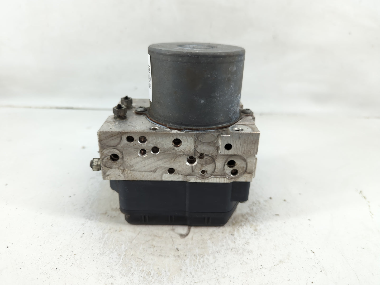 2015 Toyota Rav4 ABS Pump Control Module Replacement P/N:44540-0R142 Fits OEM Used Auto Parts - Oemusedautoparts1.com