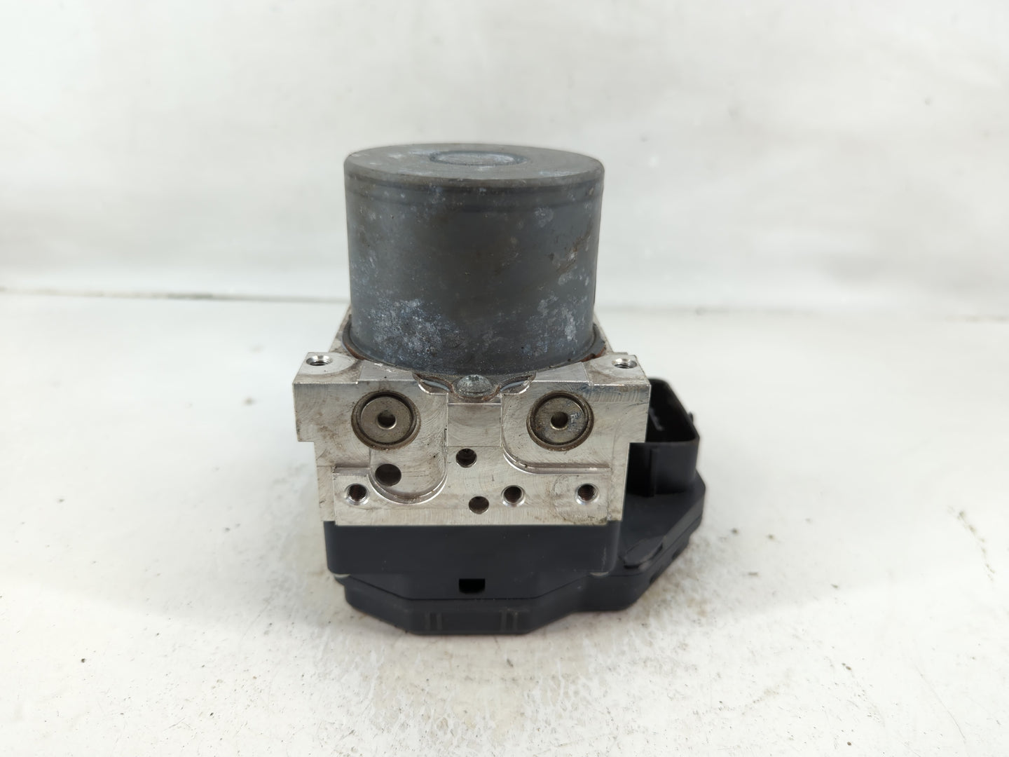 2015 Toyota Rav4 ABS Pump Control Module Replacement P/N:44540-0R142 Fits OEM Used Auto Parts - Oemusedautoparts1.com