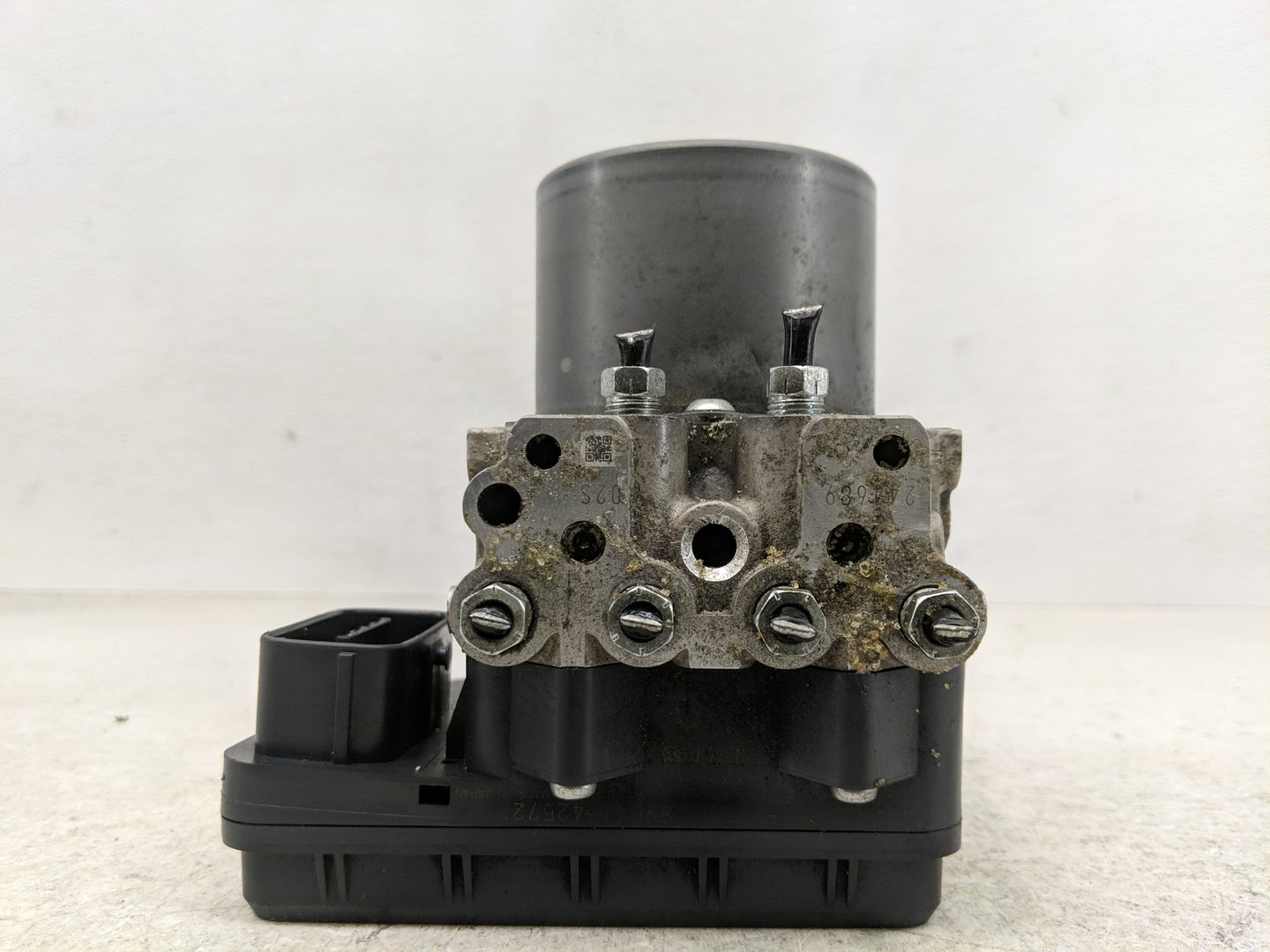 2015 Toyota Rav4 ABS Pump Control Module Replacement Fits OEM Used Auto Parts - Oemusedautoparts1.com
