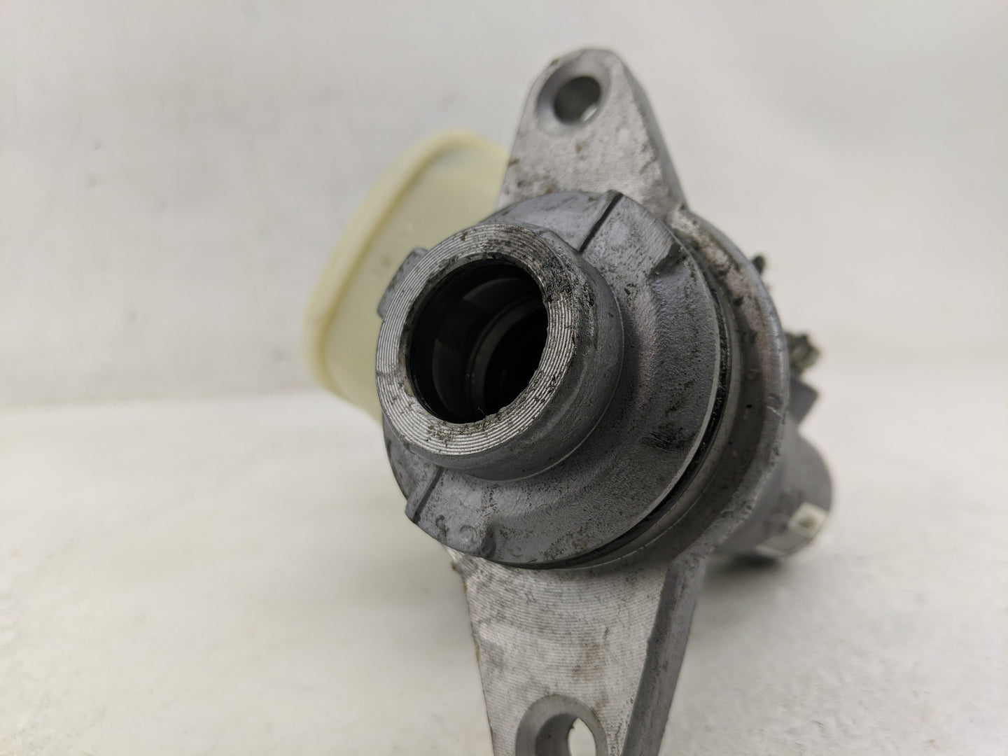 2006-2018 Toyota Rav4 Brake Master Cylinder 1311393 - Oemusedautoparts1.com