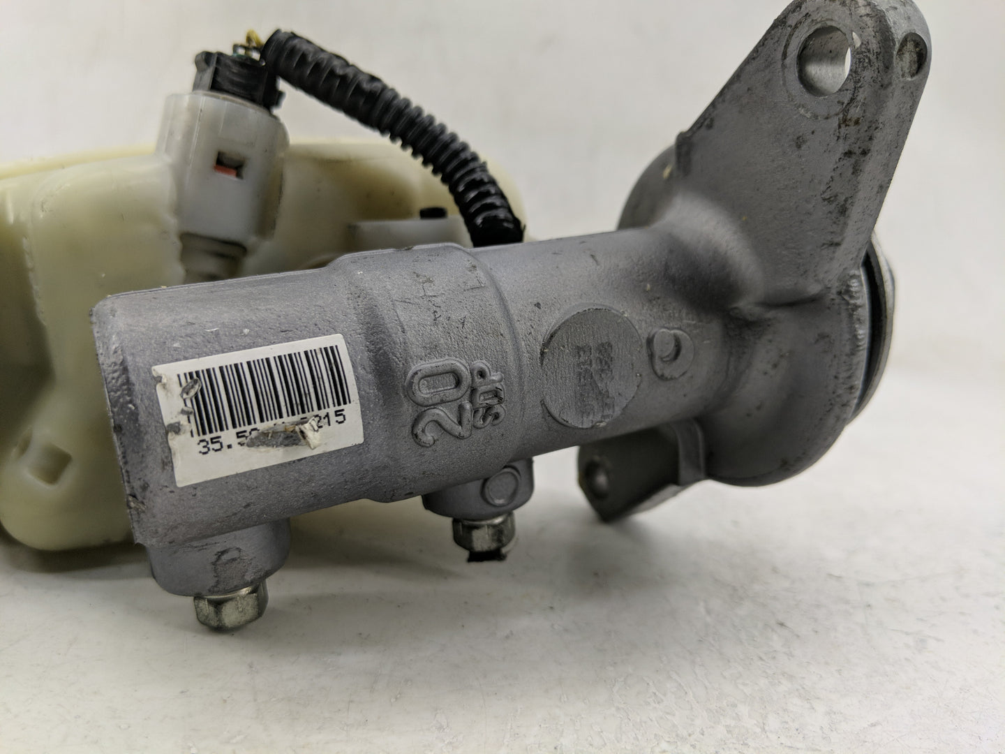 2006-2018 Toyota Rav4 Brake Master Cylinder 1311393 - Oemusedautoparts1.com
