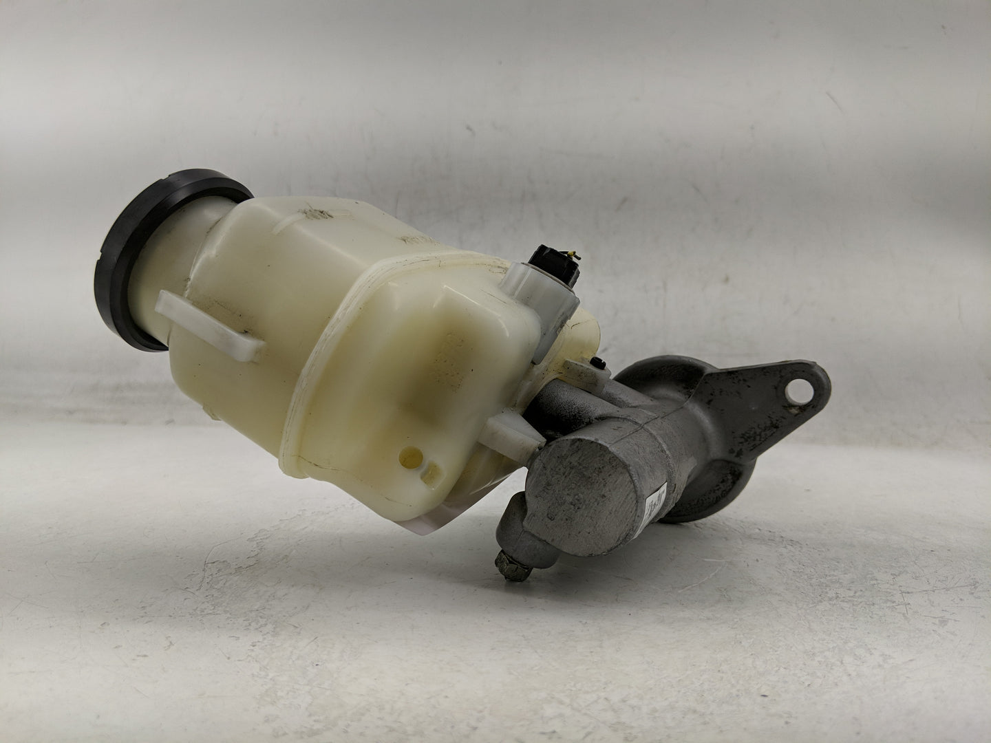 2006-2018 Toyota Rav4 Brake Master Cylinder - Oemusedautoparts1.com