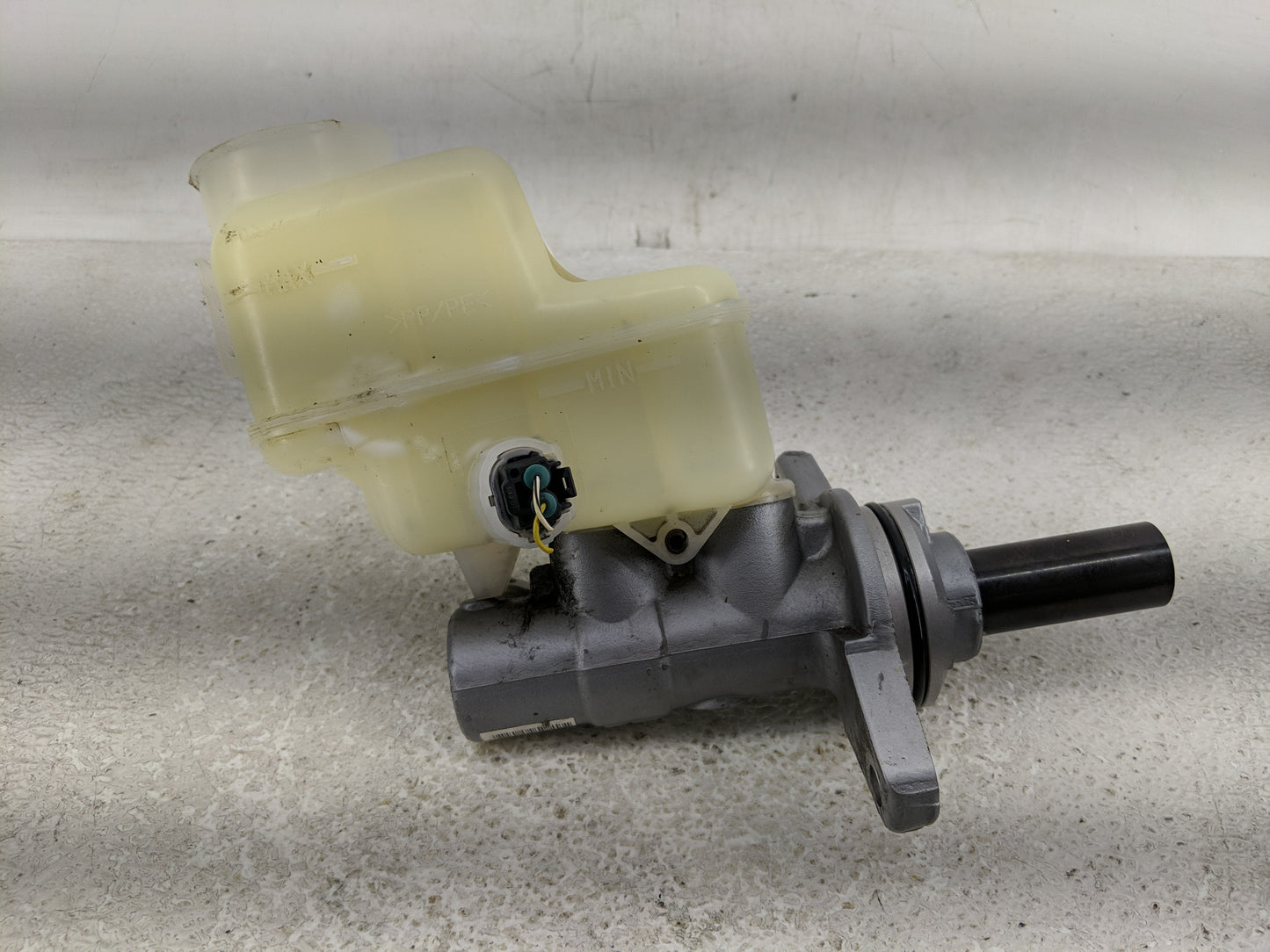 2013-2018 Toyota Rav4 Brake Master Cylinder - Oemusedautoparts1.com