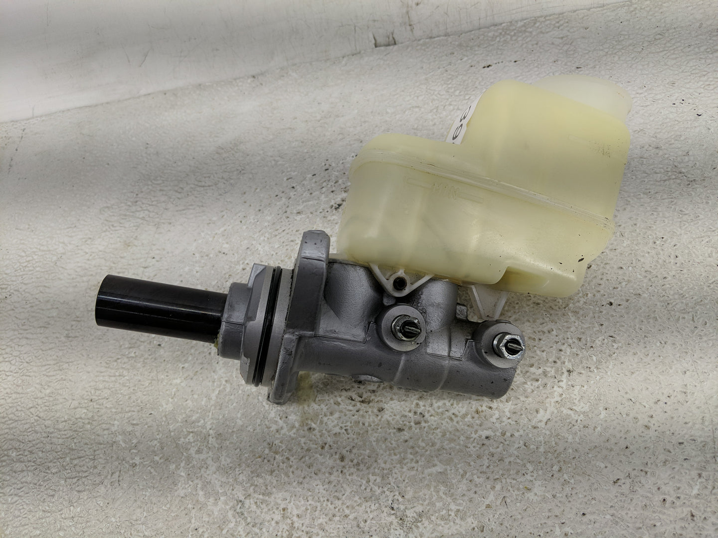2013-2018 Toyota Rav4 Brake Master Cylinder - Oemusedautoparts1.com