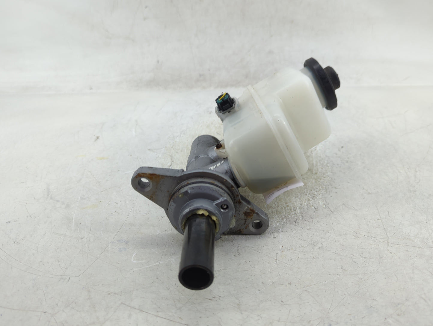 2013-2018 Toyota Rav4 Brake Master Cylinder - Oemusedautoparts1.com