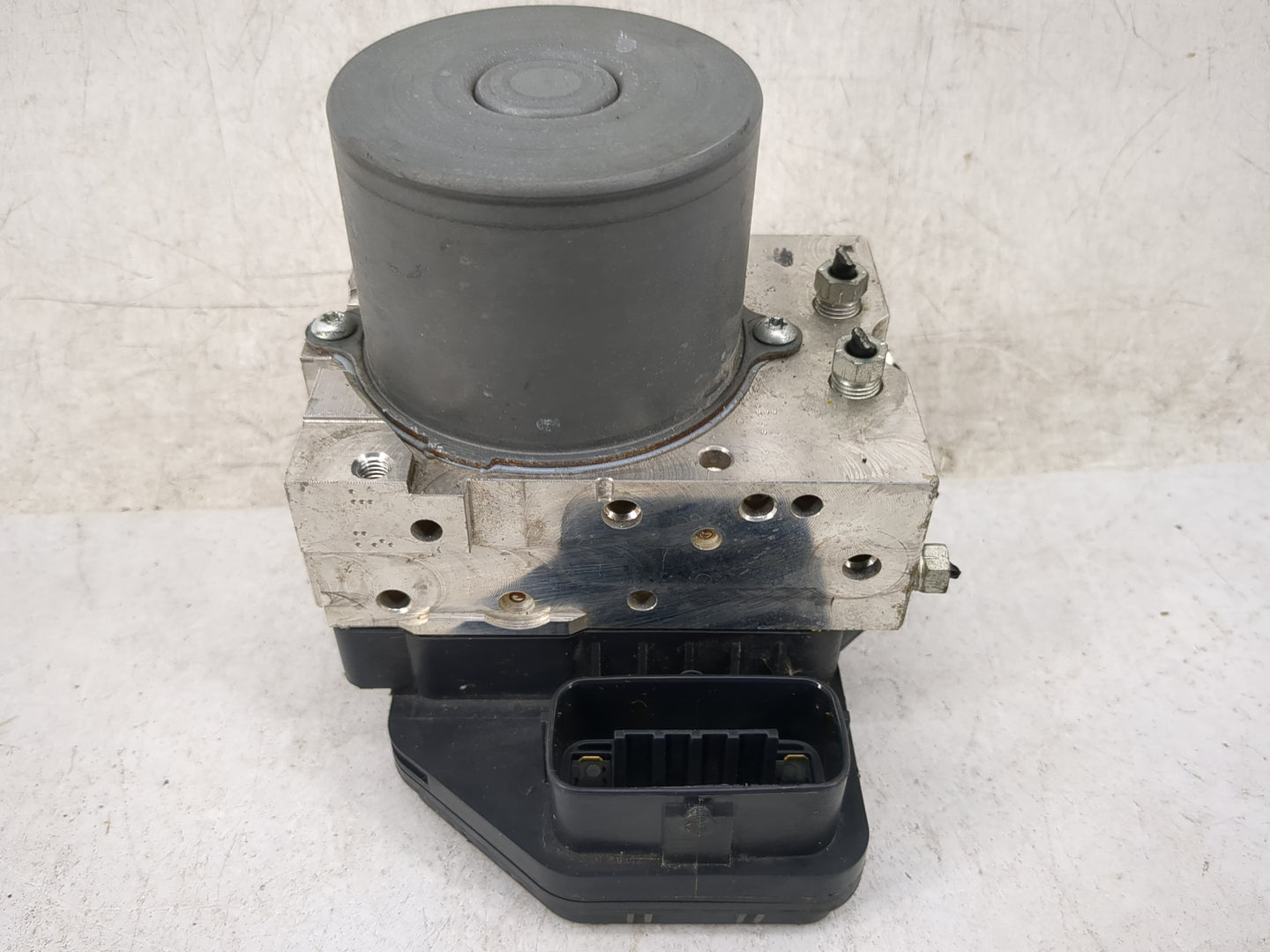 2015 Toyota Rav4 ABS Pump Control Module Replacement P/N:44540-0R142 89541-0R062, 116040-36880 Fits OEM Used Auto Parts - Oe
