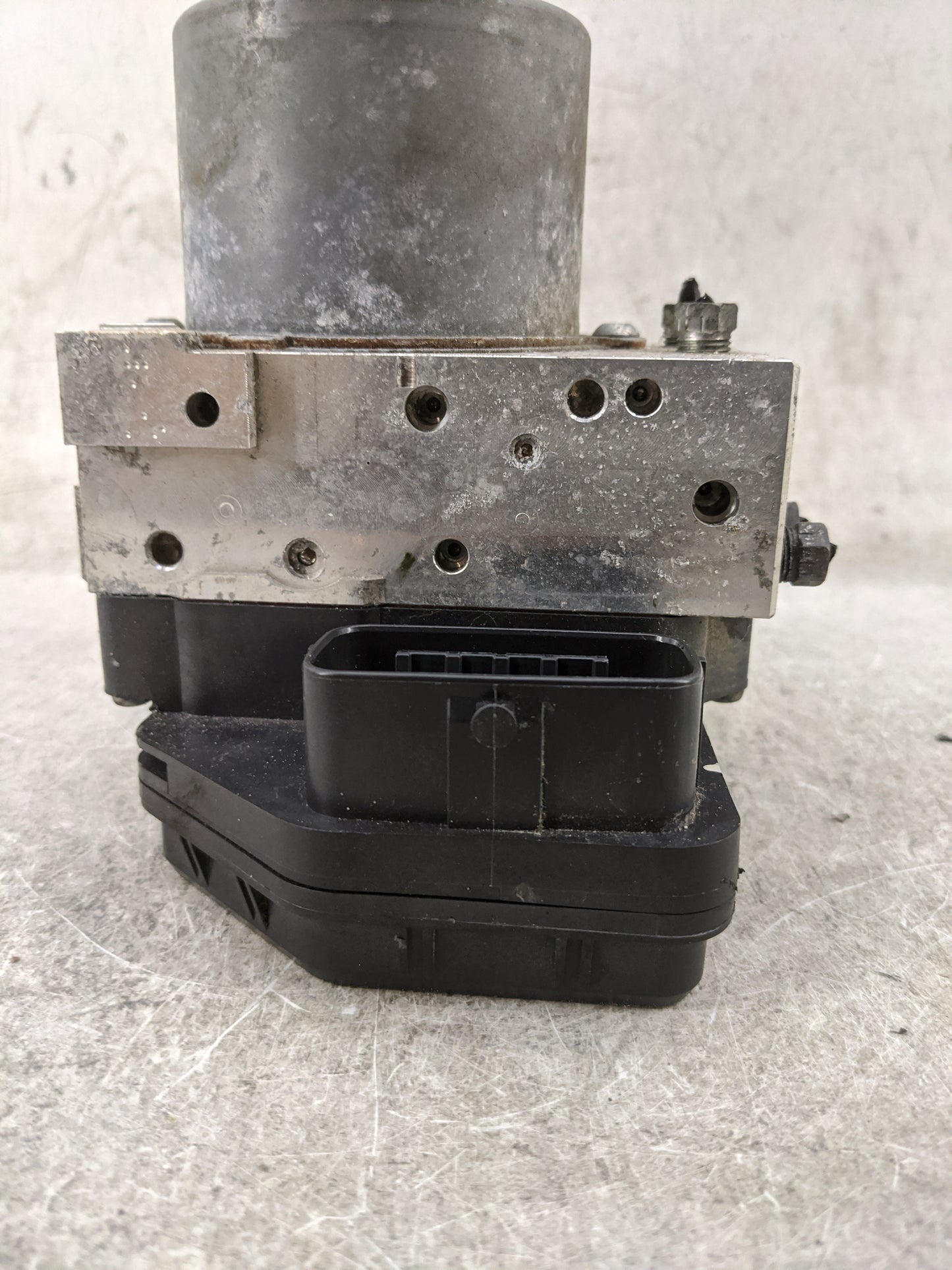 2015 Toyota Rav4 ABS Pump Control Module Replacement P/N:44540-0R142 89541-0R062, 116040-36880 Fits OEM Used Auto Parts - Oe