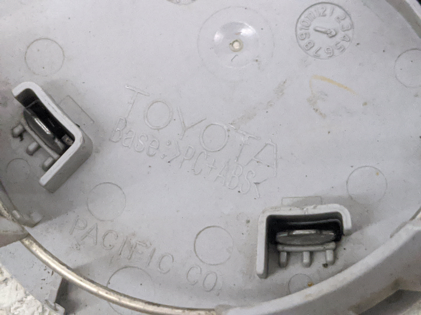 2015 Toyota Rav4 Rim Wheel Center Cap Chrome 1481041 - Oemusedautoparts1.com