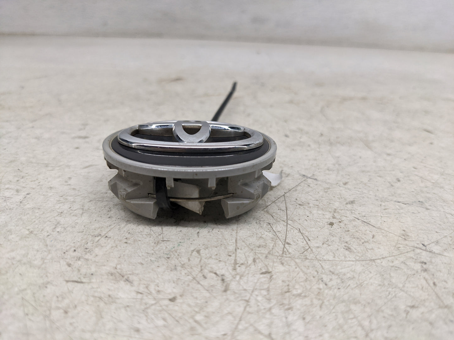 2015 Toyota Rav4 Rim Wheel Center Cap Chrome 1481064 - Oemusedautoparts1.com
