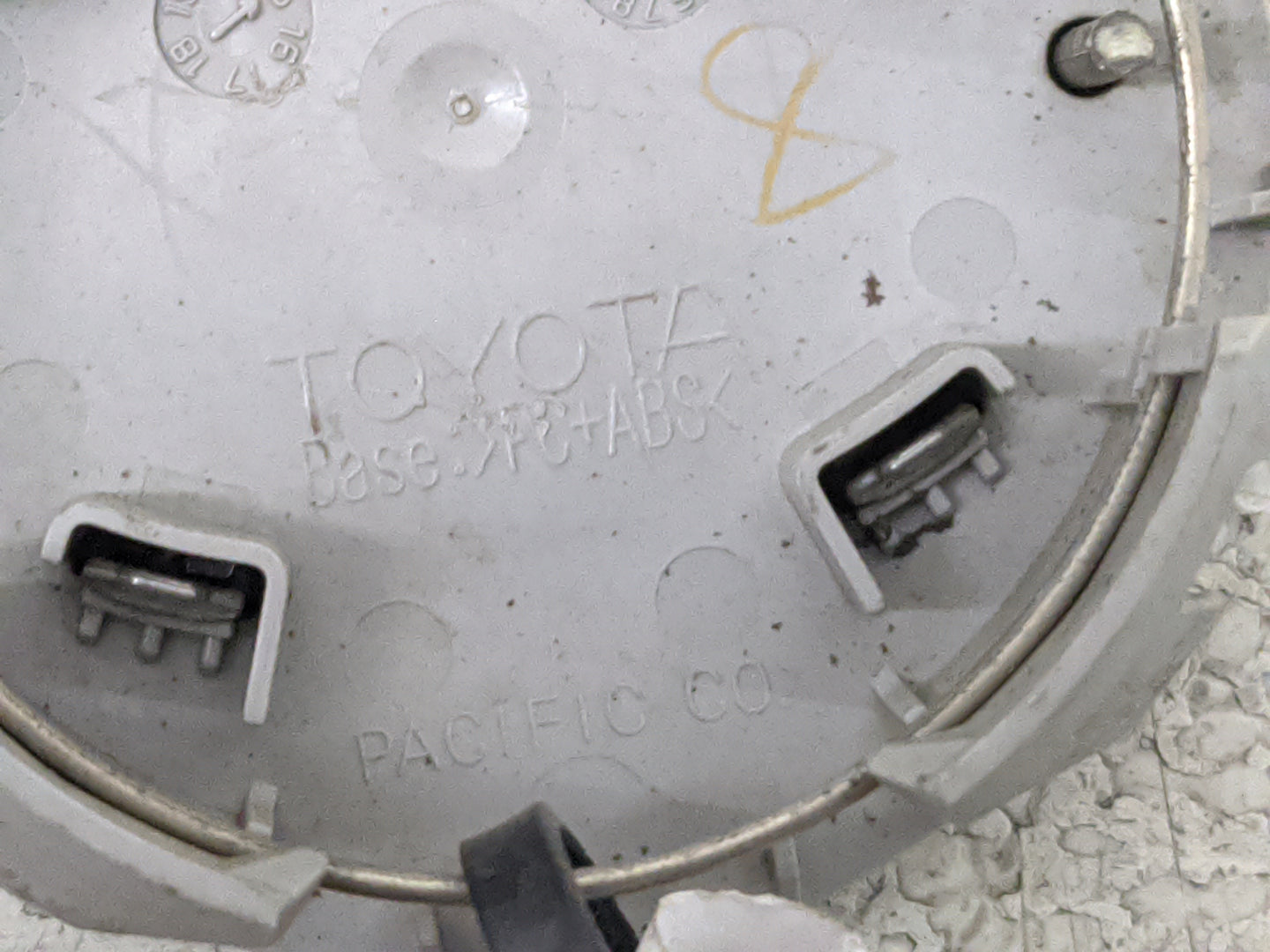 2015 Toyota Rav4 Rim Wheel Center Cap Chrome 1481064 - Oemusedautoparts1.com