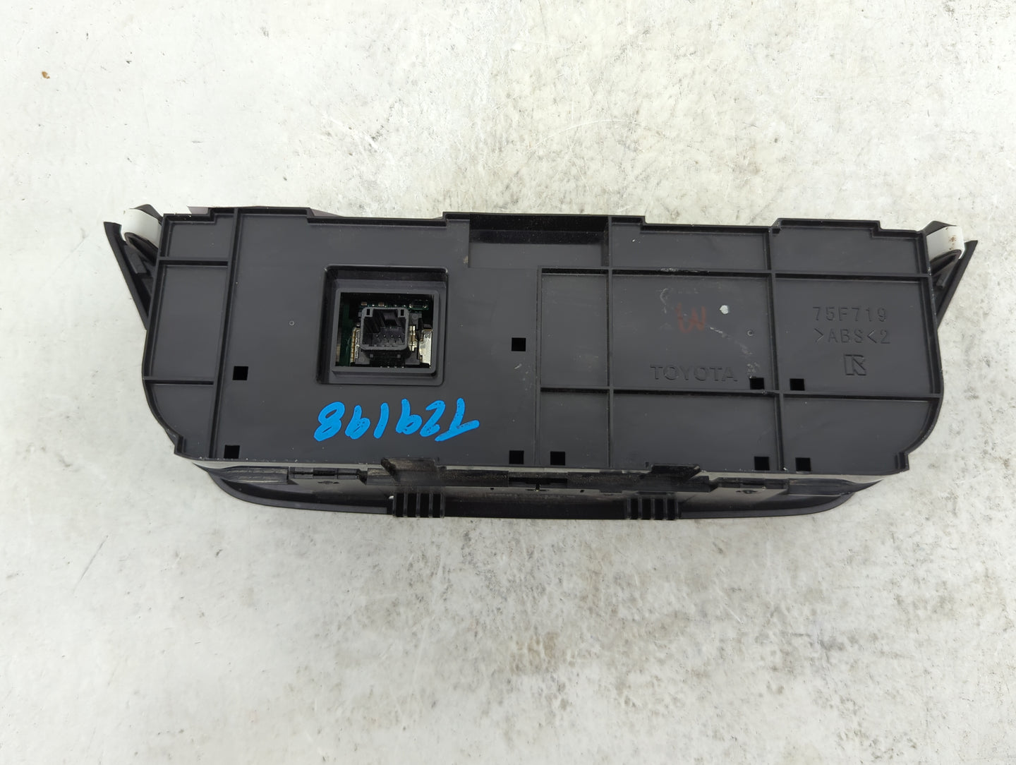 2015 Toyota Rav4 Climate Control Module Temperature AC/Heater Replacement P/N:75F719 Fits OEM Used Auto Parts - Oemusedautop