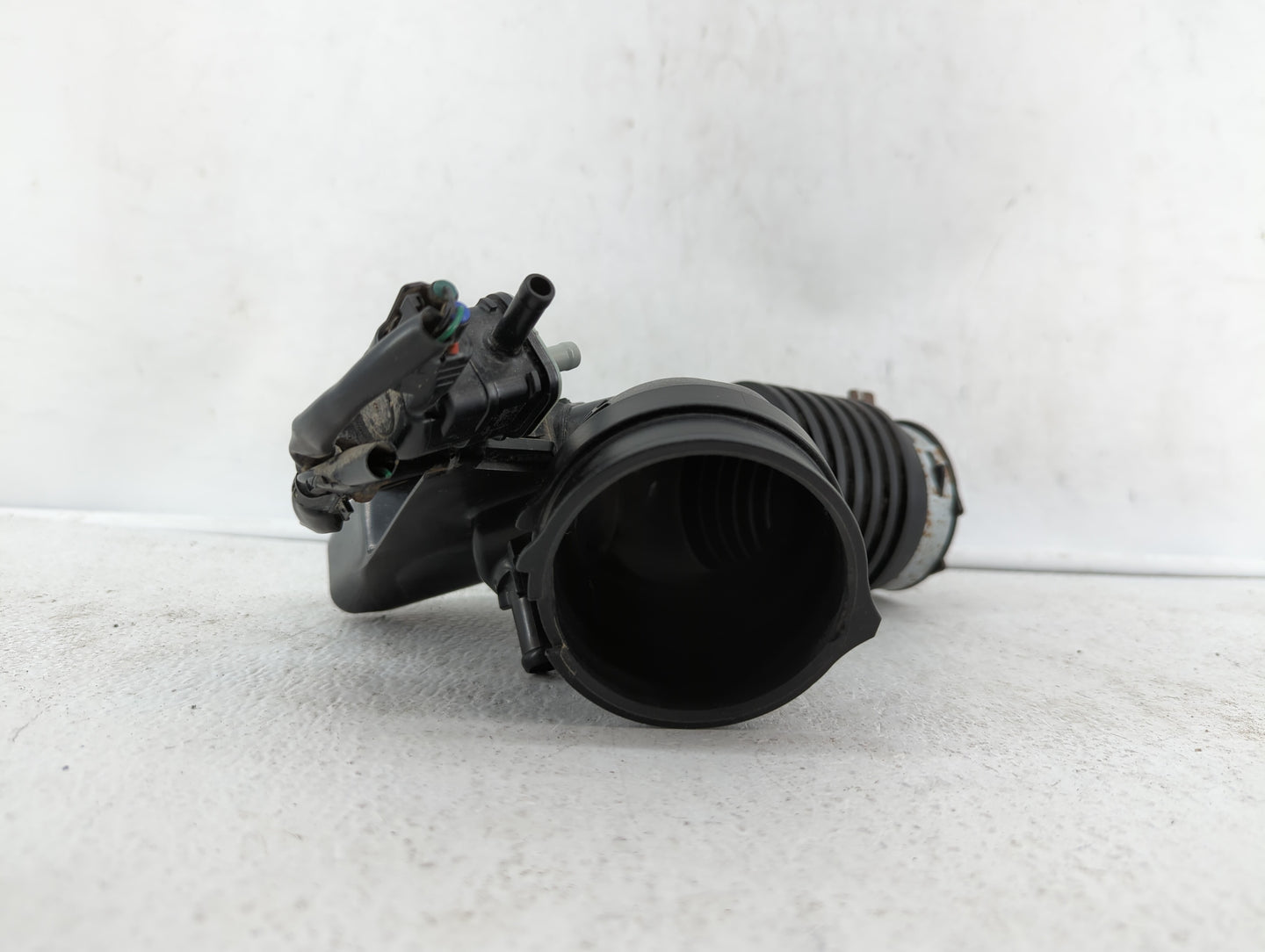 2015 Toyota Rav4 Air Cleaner Intake Duct Hose Tube - Oemusedautoparts1.com