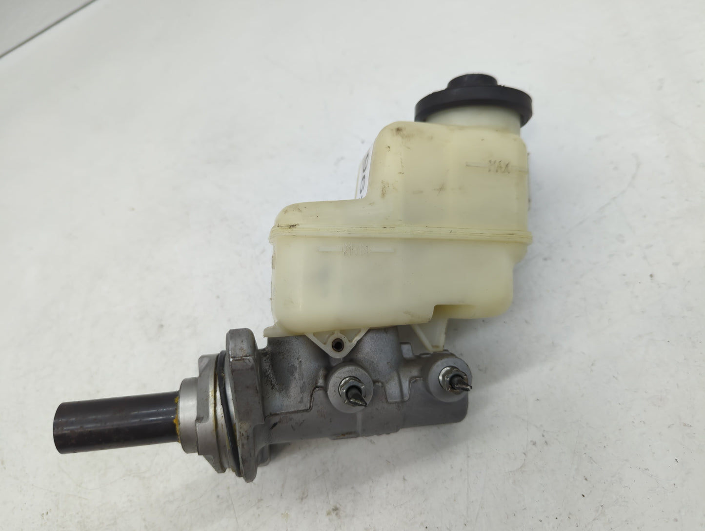 2013-2018 Toyota Rav4 Brake Master Cylinder - Oemusedautoparts1.com