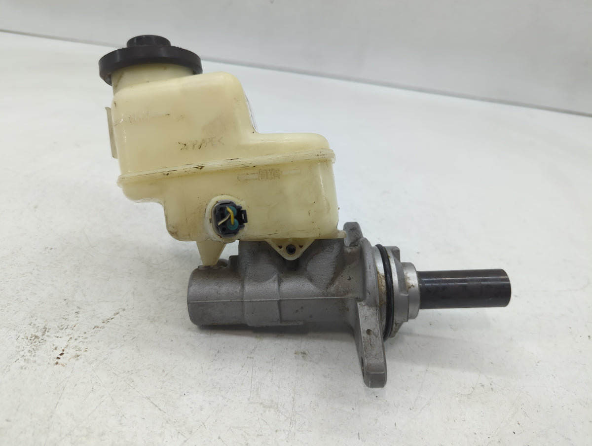 2013-2018 Toyota Rav4 Brake Master Cylinder 610962 - Oemusedautoparts1.com