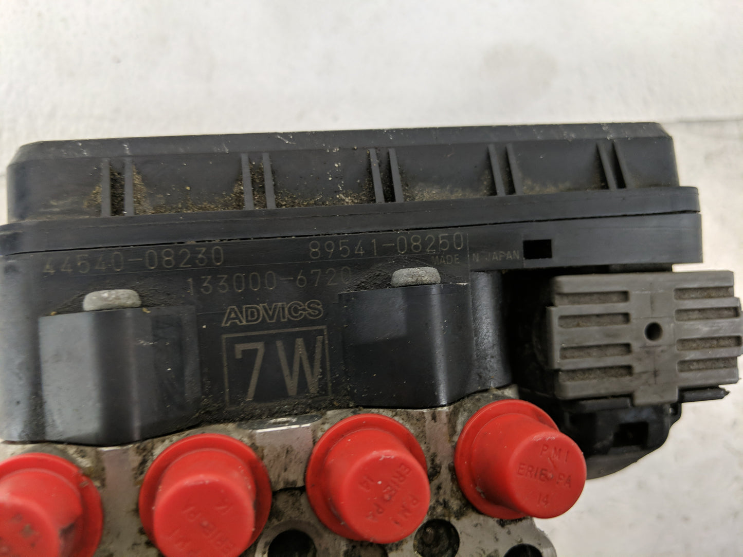 2015-2016 Toyota Sienna ABS Pump Control Module Replacement P/N:44540-08230 89541-08250 Fits Fits 2015 2016 OEM Used Auto Pa