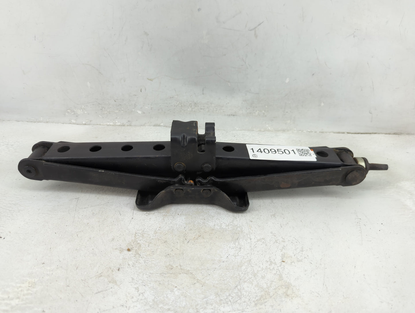 2015 Toyota Sienna Spare Scissor Car Jack - Oemusedautoparts1.com