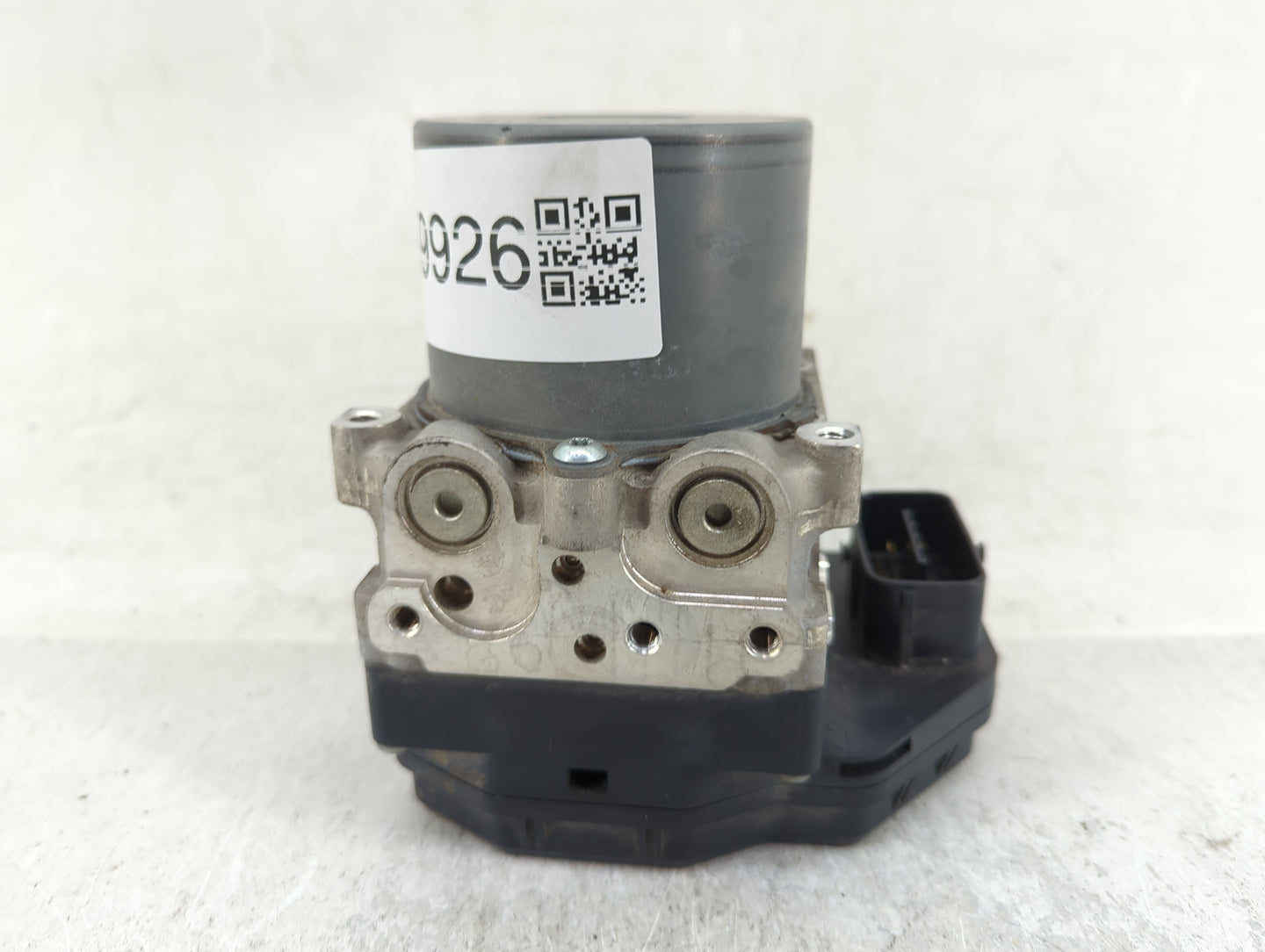 2015-2016 Toyota Sienna ABS Pump Control Module Replacement Fits Fits 2015 2016 OEM Used Auto Parts - Oemusedautoparts1.com