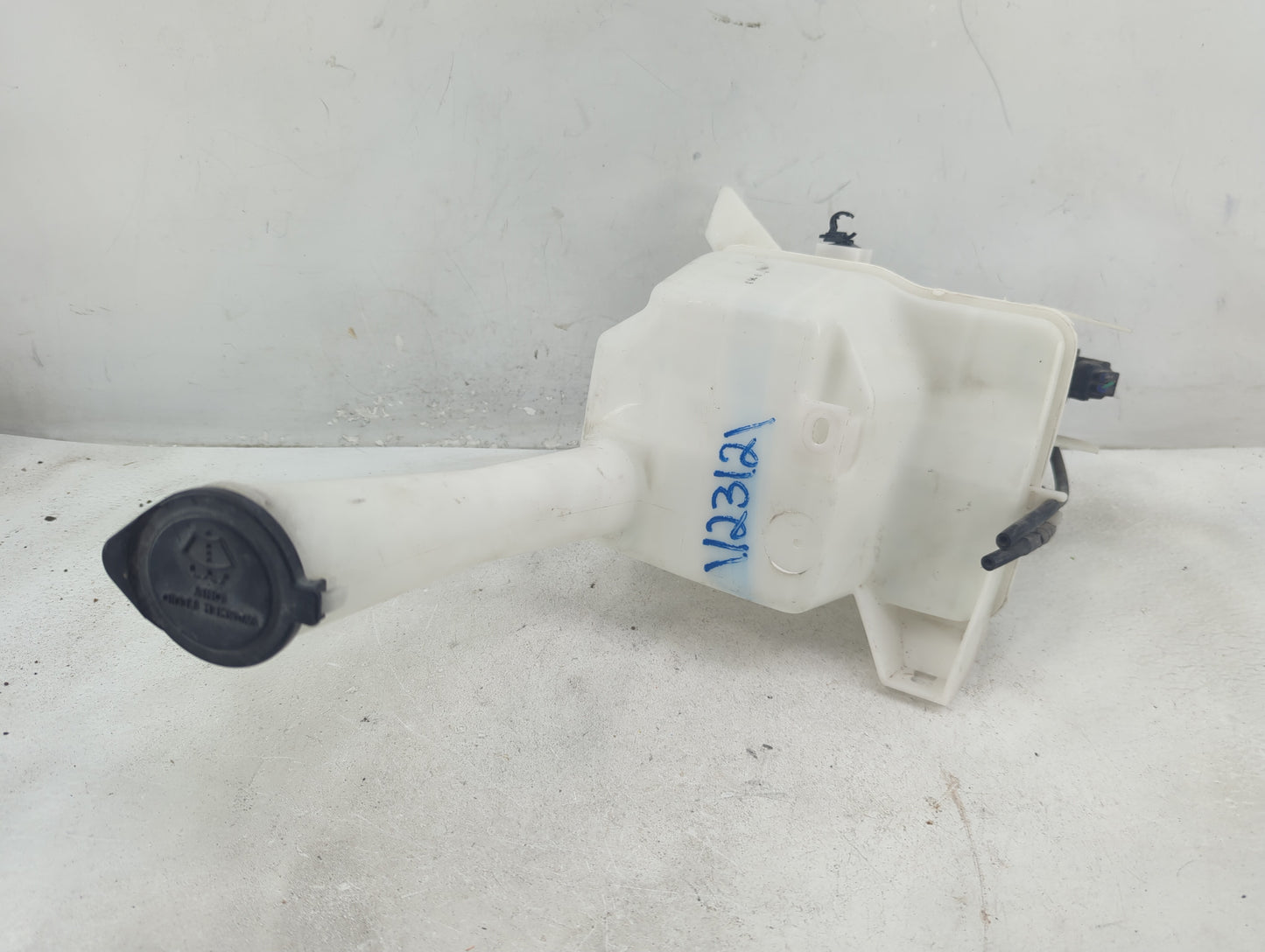 2004-2020 Toyota Sienna Windshield Washer Fluid Reservoir Bottle Oem - Oemusedautoparts1.com