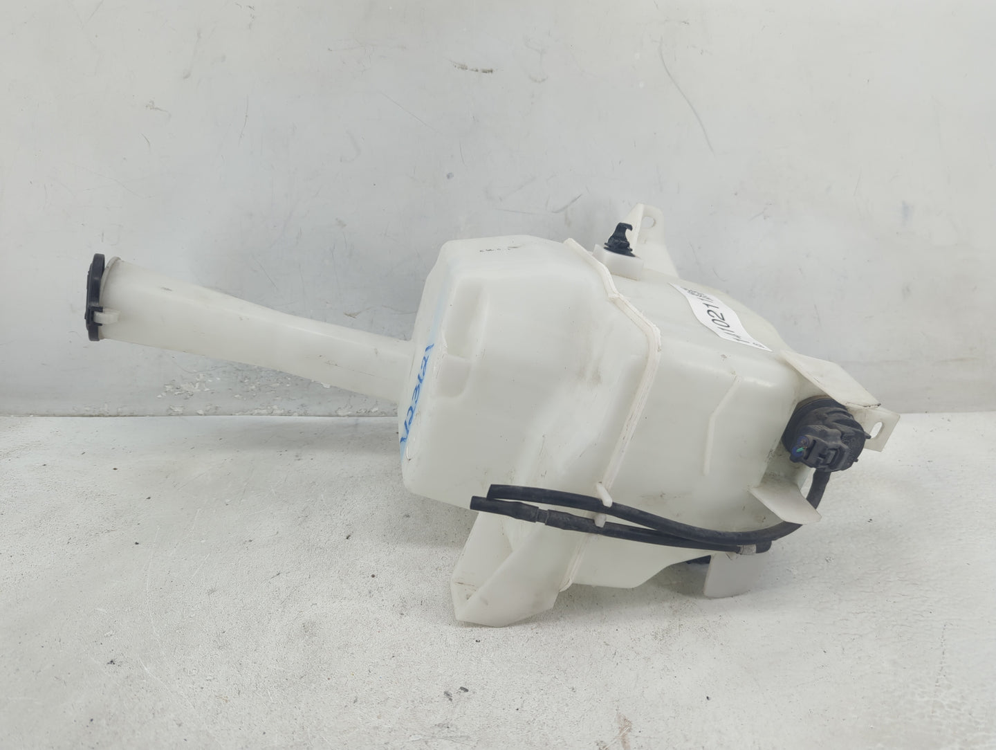 2004-2020 Toyota Sienna Windshield Washer Fluid Reservoir Bottle Oem - Oemusedautoparts1.com