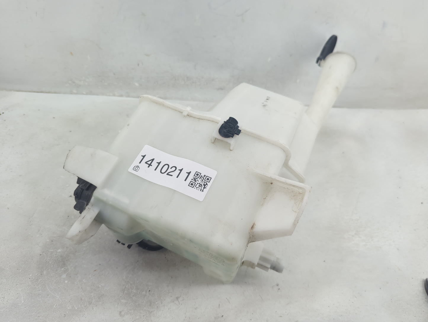 2004-2020 Toyota Sienna Windshield Washer Fluid Reservoir Bottle Oem - Oemusedautoparts1.com