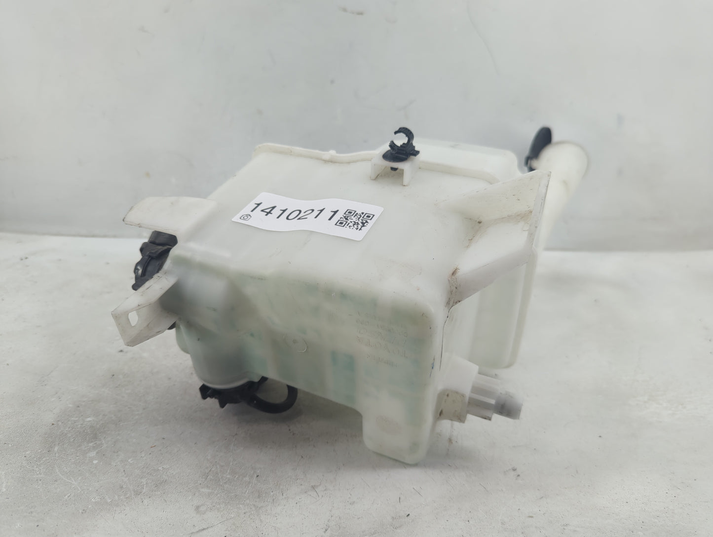2004-2020 Toyota Sienna Windshield Washer Fluid Reservoir Bottle Oem - Oemusedautoparts1.com