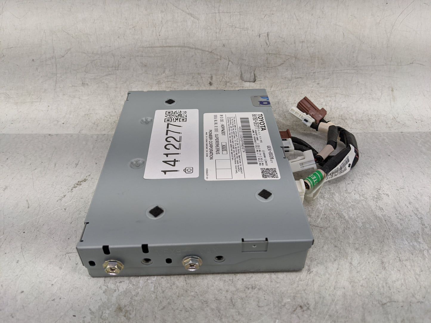 2015-2017 Toyota Sienna Radio AM FM Cd Player Receiver Replacement P/N:86180-0E011 Fits OEM Used Auto Parts - Oemusedautopar