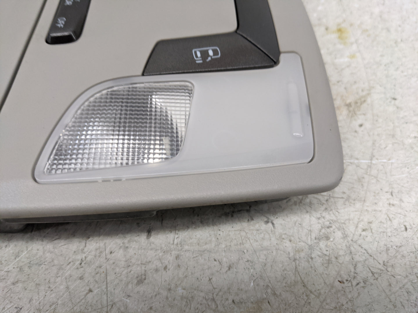 2015 Toyota Sienna Overhead Roof Console Gray - Oemusedautoparts1.com