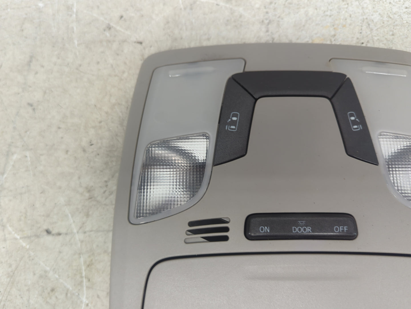 2015 Toyota Sienna Overhead Roof Console Gray 1482111 - Oemusedautoparts1.com