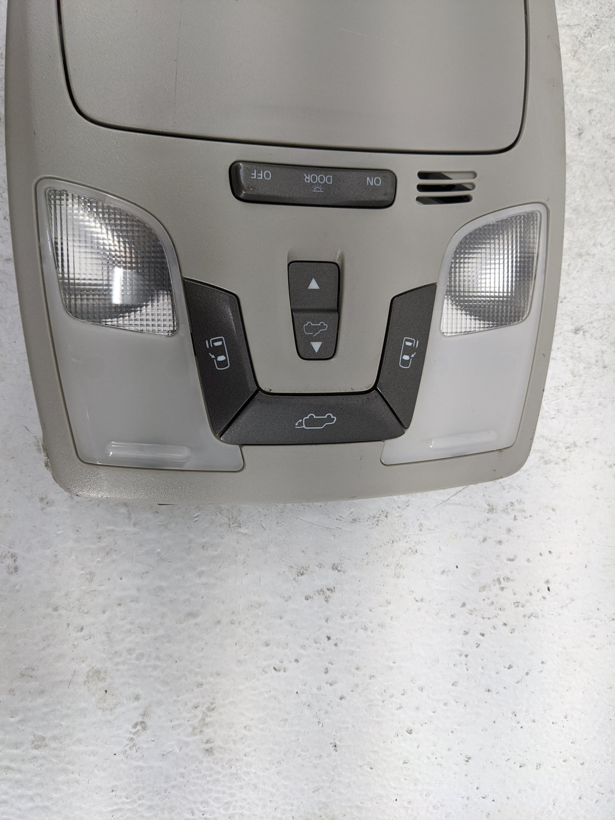 2015-2020 Toyota Sienna Overhead Console W/rear Climate Control Tan - Oemusedautoparts1.com