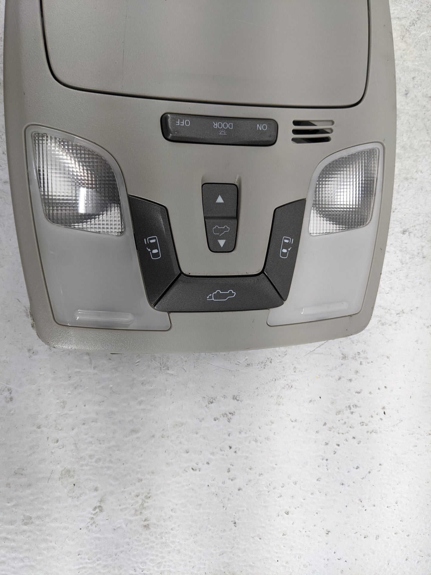 2015-2020 Toyota Sienna Overhead Console W/rear Climate Control Tan - Oemusedautoparts1.com