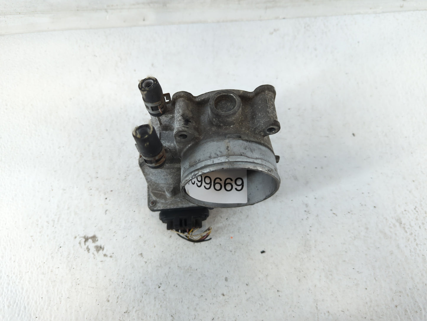 2007-2016 Toyota Sienna Throttle Body P/N:22030-0P050 Fits OEM Used Auto Parts - Oemusedautoparts1.com