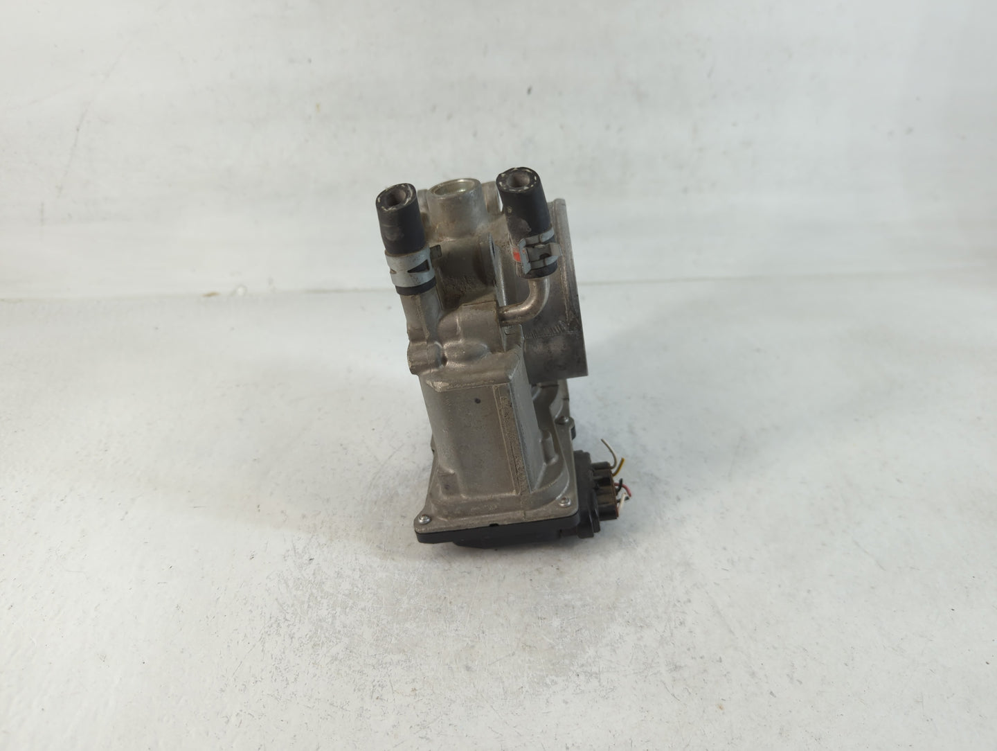 2007-2016 Toyota Sienna Throttle Body P/N:22030-0P050 Fits OEM Used Auto Parts - Oemusedautoparts1.com