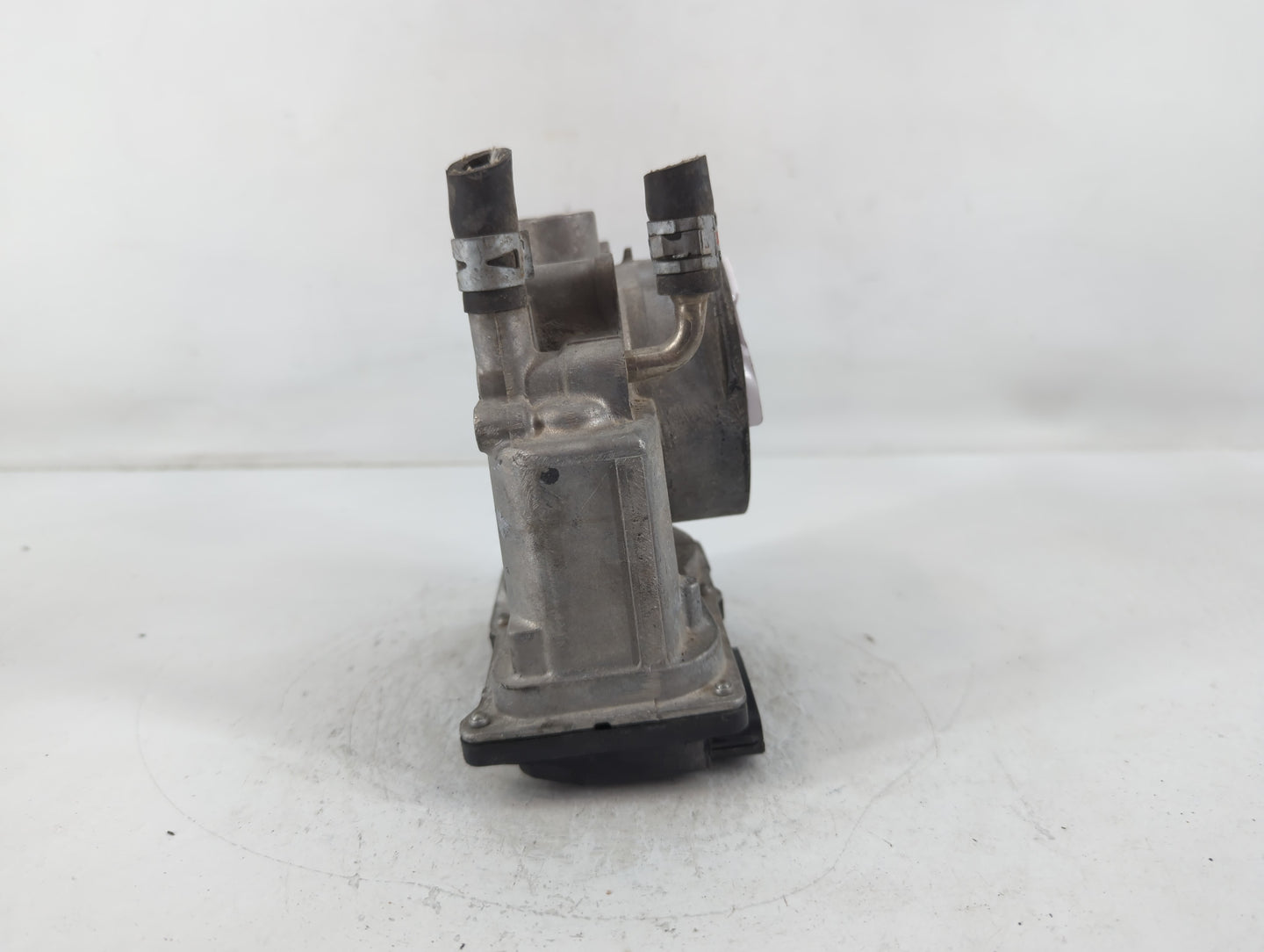 2007-2016 Toyota Sienna Throttle Body P/N:22030-0P050 Fits OEM Used Auto Parts - Oemusedautoparts1.com