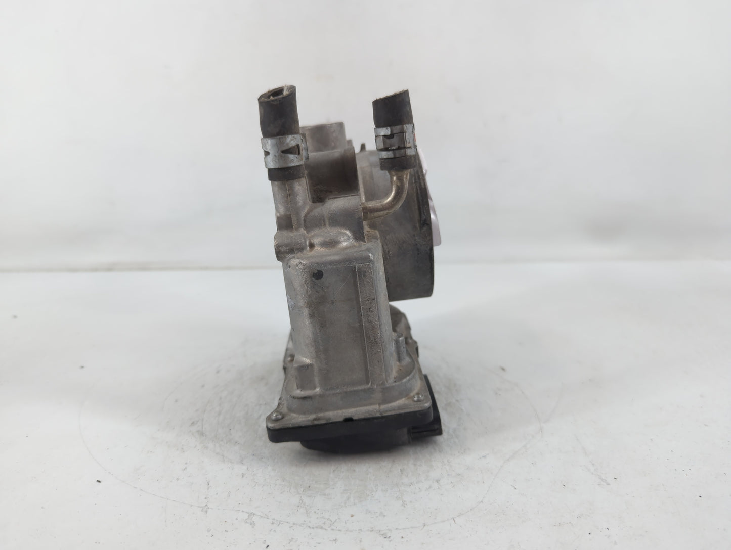 2007-2016 Toyota Sienna Throttle Body P/N:22030-0P050 Fits OEM Used Auto Parts - Oemusedautoparts1.com