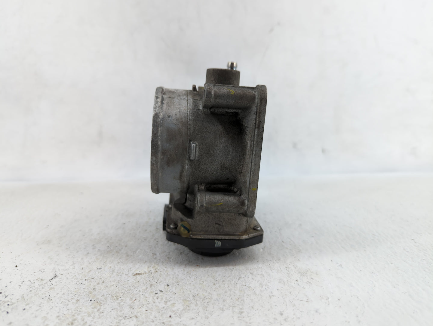 2005-2015 Toyota Tacoma Throttle Body P/N:22030-0P010 22030-31010 Fits OEM Used Auto Parts - Oemusedautoparts1.com