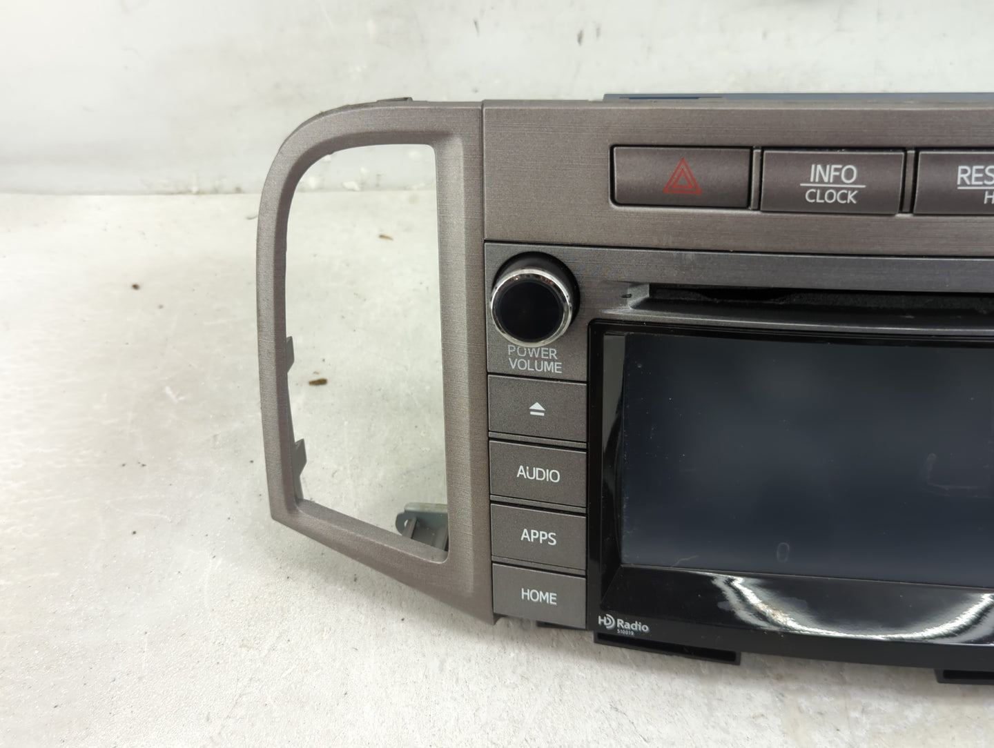 2015-2016 Toyota Venza Radio AM FM Cd Player Receiver Replacement P/N:86140-0T130 CV-VS84E1*X Fits Fits 2015 2016 OEM Used A