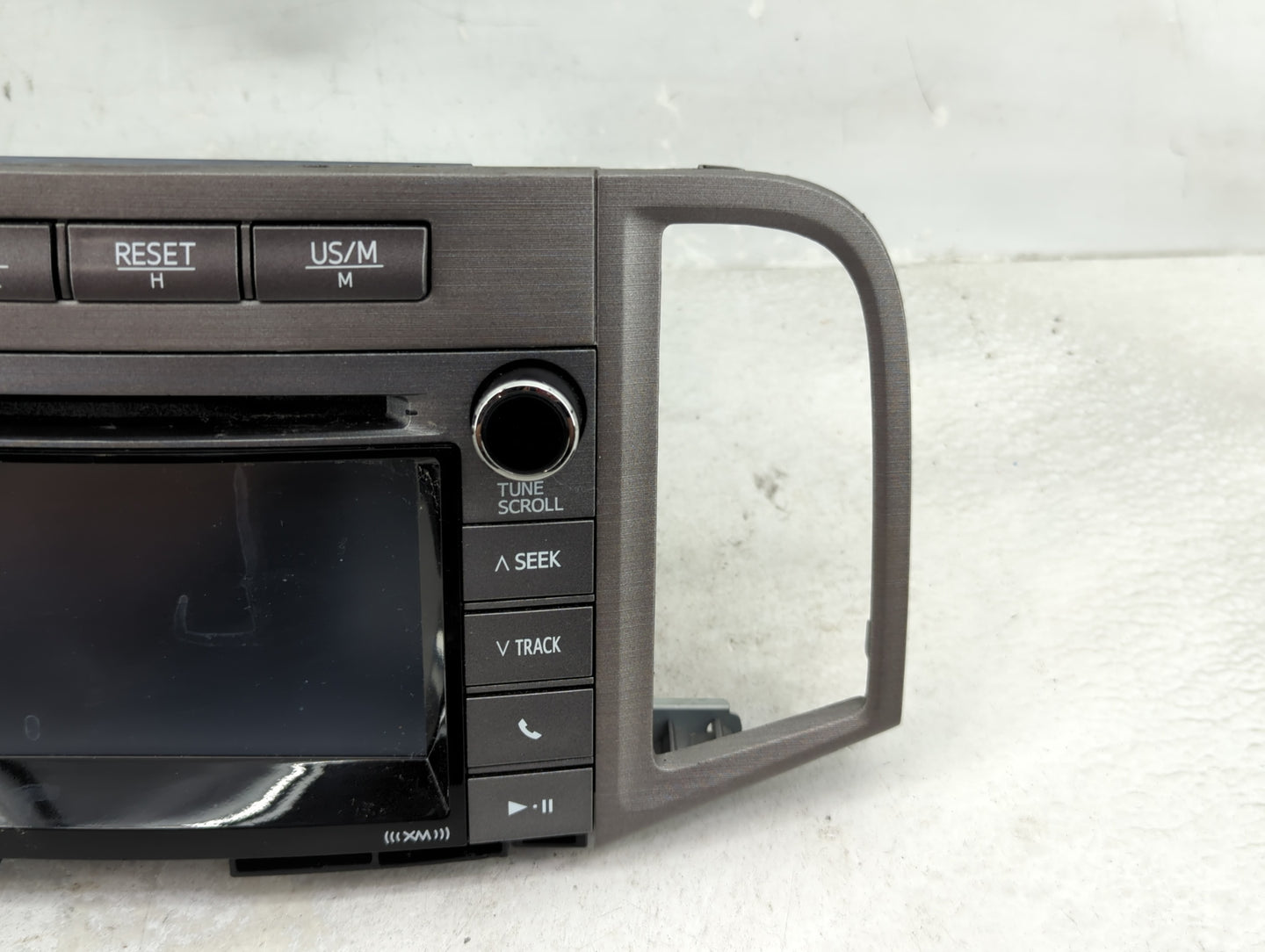 2015-2016 Toyota Venza Radio AM FM Cd Player Receiver Replacement P/N:86140-0T130 CV-VS84E1*X Fits Fits 2015 2016 OEM Used A