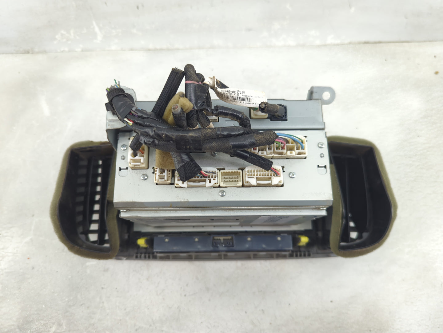 2015-2016 Toyota Venza Radio AM FM Cd Player Receiver Replacement P/N:86140-0T130 CV-VS84E1*X Fits Fits 2015 2016 OEM Used A