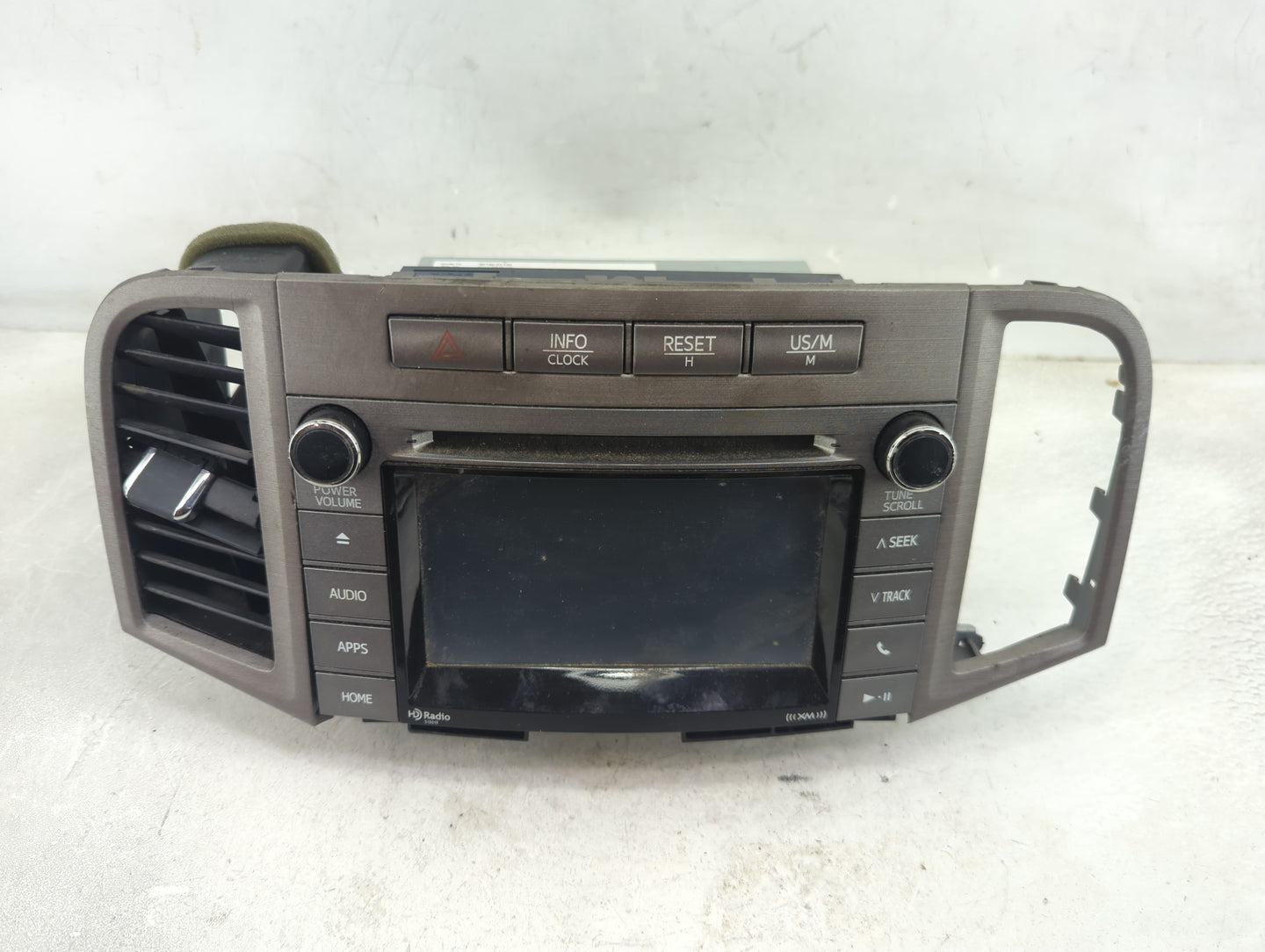 2015-2016 Toyota Venza Radio AM FM Cd Player Receiver Replacement P/N:86140-0T130 Fits Fits 2015 2016 OEM Used Auto Parts - 