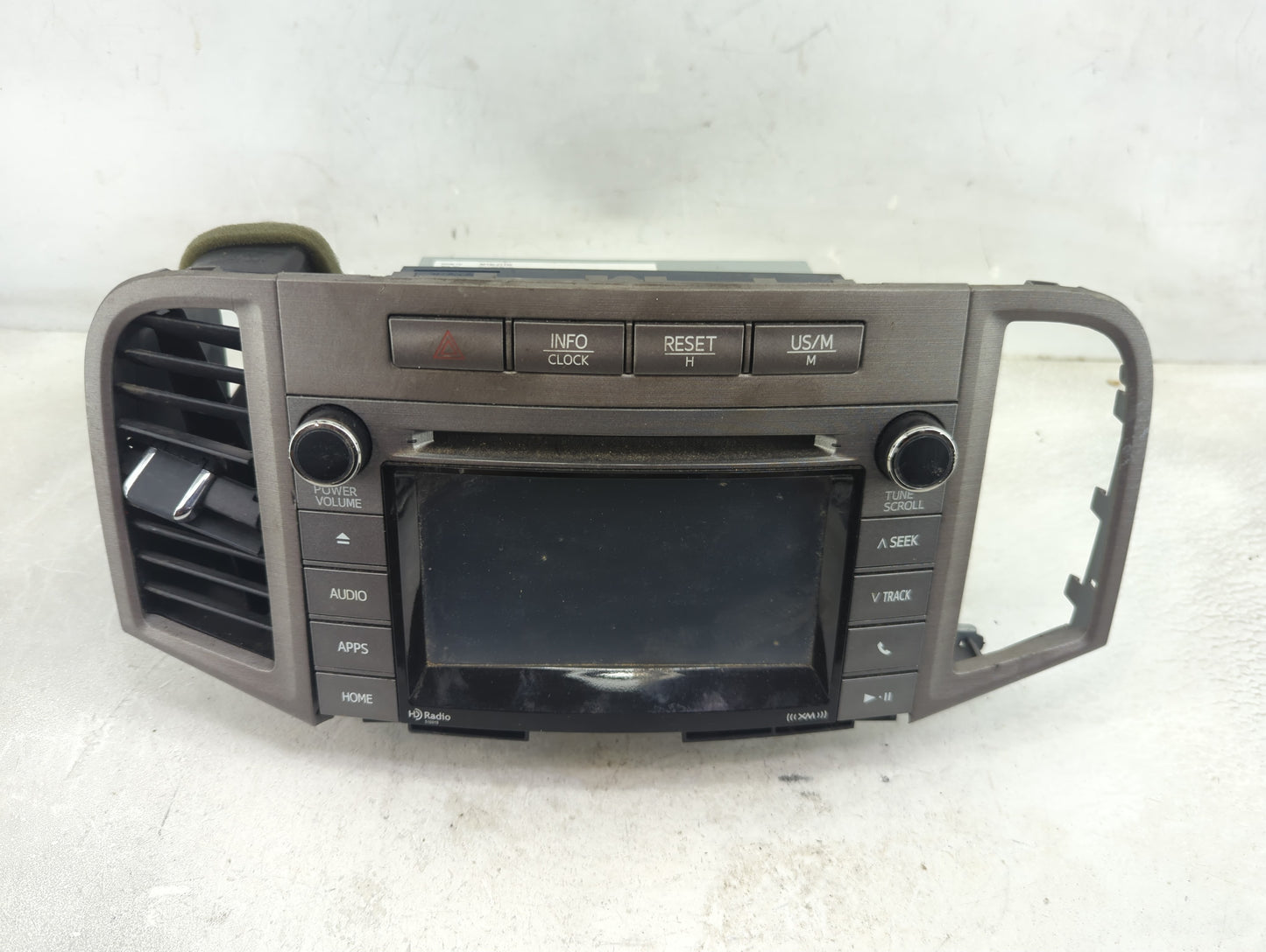 2015-2016 Toyota Venza Radio AM FM Cd Player Receiver Replacement P/N:86140-0T130 Fits Fits 2015 2016 OEM Used Auto Parts - 