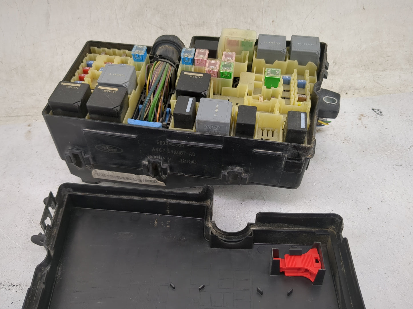 2015 Transit Transit Connect Fusebox Fuse Box Panel Relay Module P/N:AV6T-14A067-AD E02345500 Fits Fits 2014 OEM Used Auto P