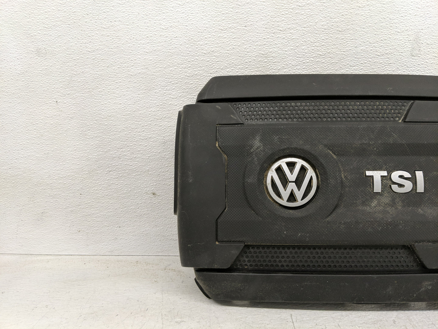 2015 Volkswagen Beetle Engine Cover - Oemusedautoparts1.com