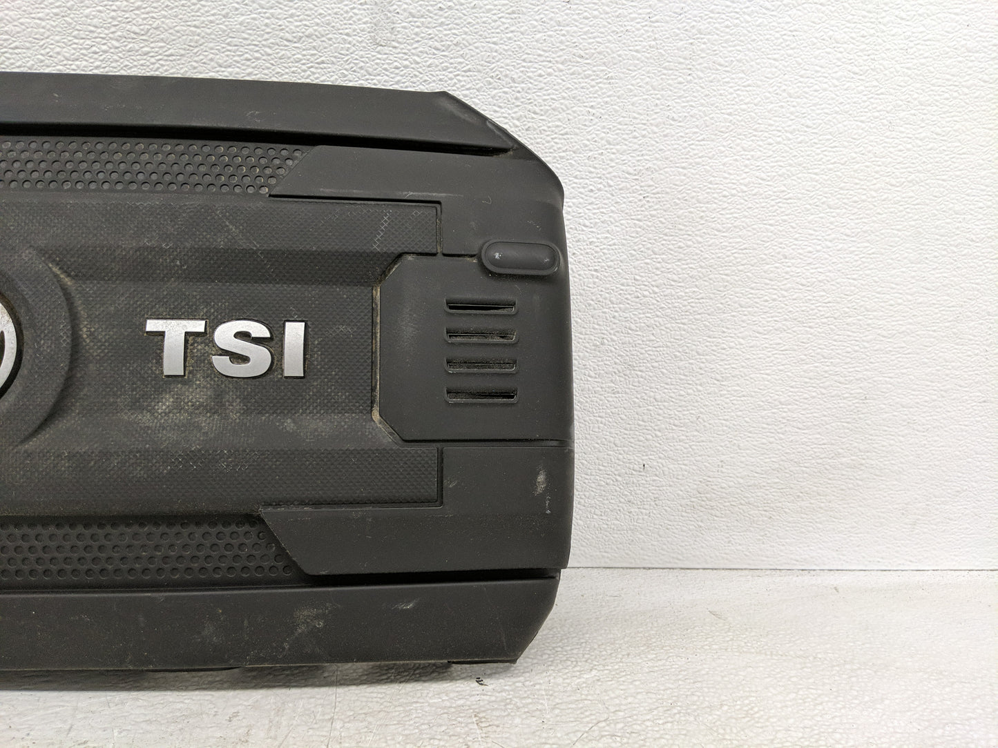 2015 Volkswagen Beetle Engine Cover - Oemusedautoparts1.com